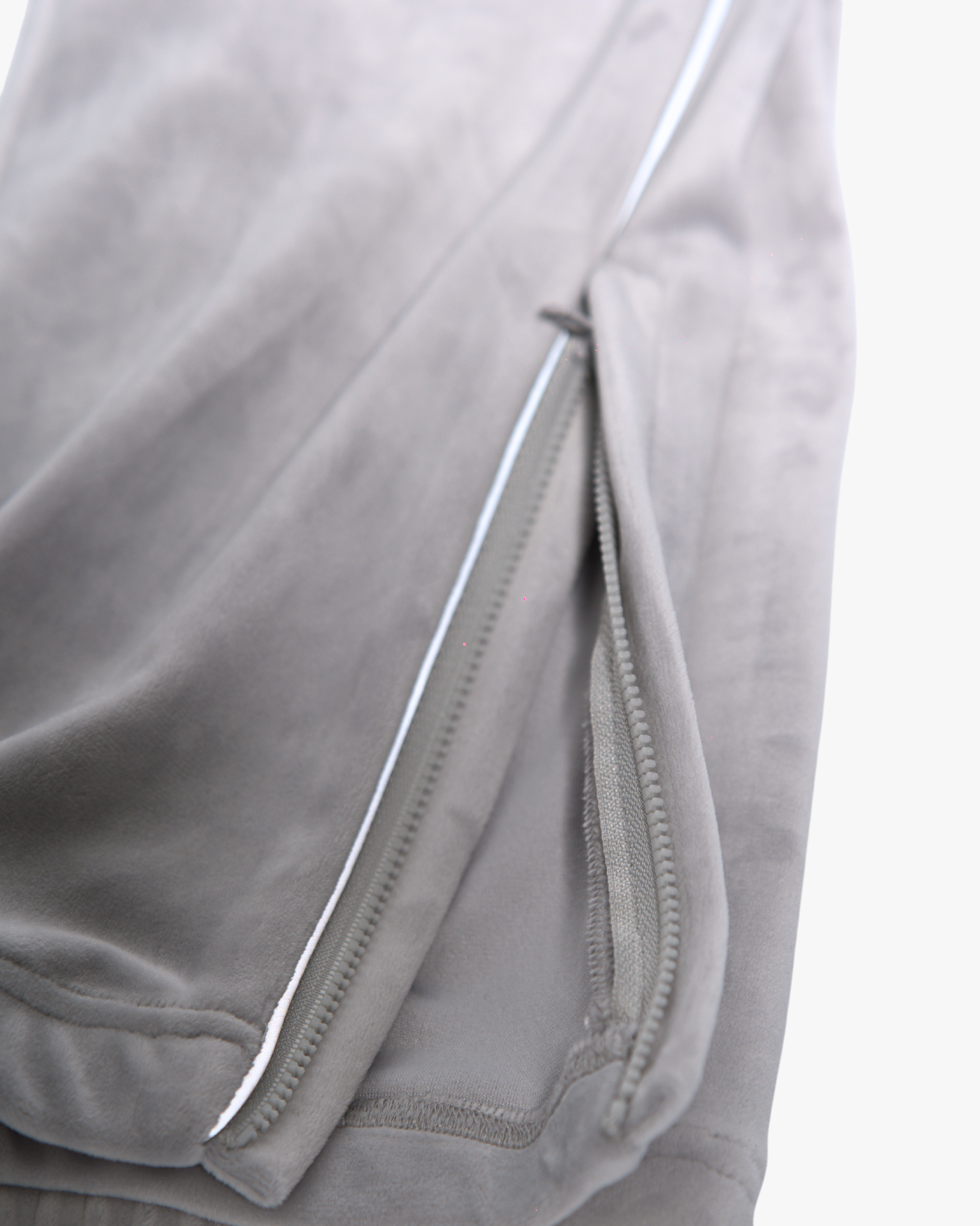 The Comf Velour Pant "Silver Surfer"